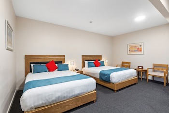 Ramada By Wyndham Hamilton City Center