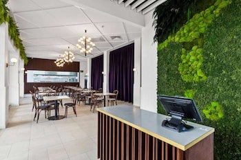 Ramada By Wyndham Hamilton City Center