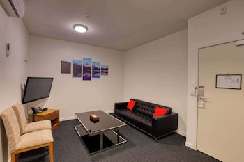 Ramada By Wyndham Hamilton City Center