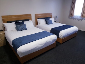 Ramada By Wyndham Hamilton City Center