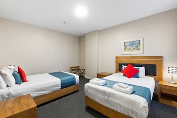 Ramada By Wyndham Hamilton City Center