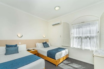 Ramada By Wyndham Hamilton City Center