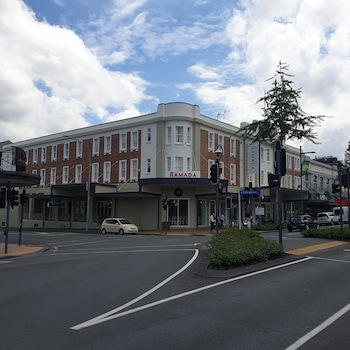 Ramada By Wyndham Hamilton City Center