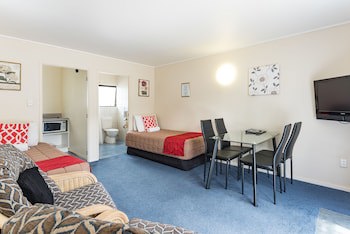 Dolphin Motel