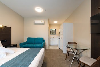 Dolphin Motel