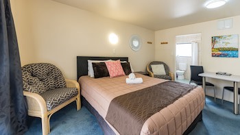 Dolphin Motel