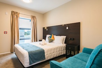 Dolphin Motel