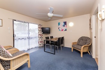 Dolphin Motel