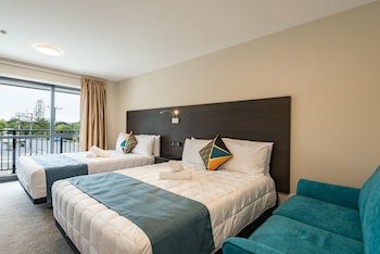 Dolphin Motel