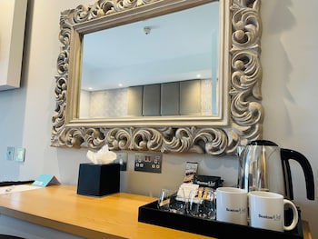 Boston West Hotel