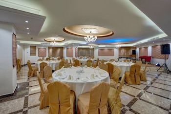 Aryana Hotel