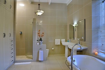 Val Du Charron Guest House & Wine Estate