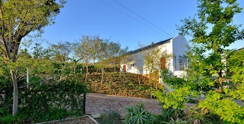 Val Du Charron Guest House & Wine Estate