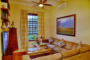 Val Du Charron Guest House & Wine Estate