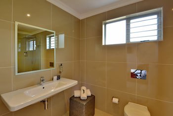 Val Du Charron Guest House & Wine Estate