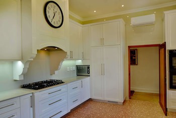 Val Du Charron Guest House & Wine Estate