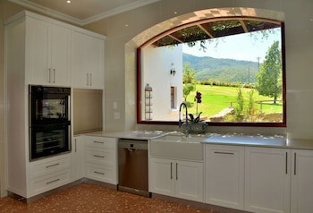 Val Du Charron Guest House & Wine Estate
