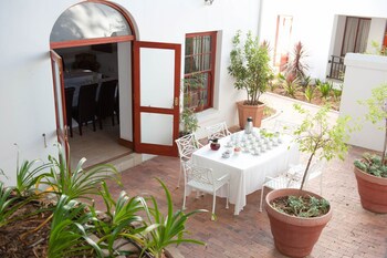 Val Du Charron Guest House & Wine Estate