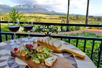 Val Du Charron Guest House & Wine Estate