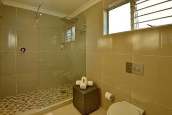 Val Du Charron Guest House & Wine Estate
