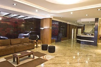 Carillon Plaza Hotel