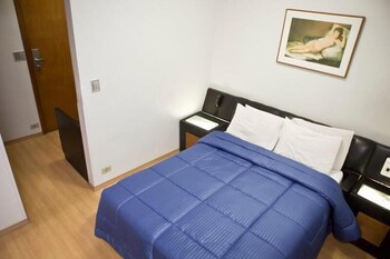 Carillon Plaza Hotel