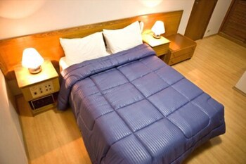 Carillon Plaza Hotel
