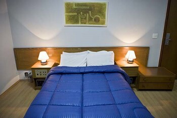Carillon Plaza Hotel