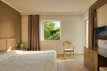 Alexandra Beach Hotel fotoğrafı
