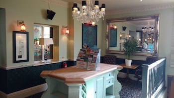 Royal Hotel, Bar & Grill
