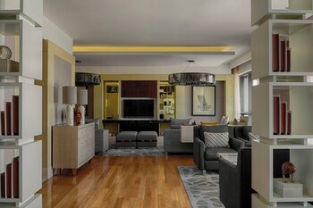 Le Meridien Hotel Bahrain City Centre
