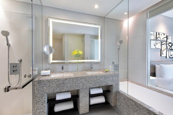 Le Meridien Hotel Bahrain City Centre