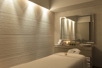 Le Meridien Hotel Bahrain City Centre
