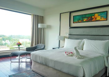 Crowne Plaza Pune City Centre, An Ihg Hotel