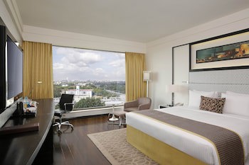 Crowne Plaza Pune City Centre, An Ihg Hotel