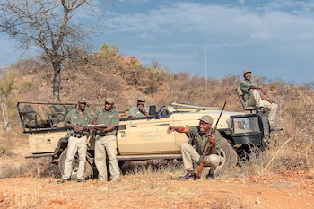 Pondoro Game Lodge  - Open To Kruger Park