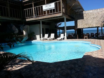 La Delphina B&B Bar And Grill Hotel