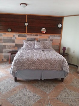 La Delphina B&B Bar And Grill Hotel