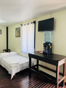 La Delphina B&B Bar And Grill Hotel