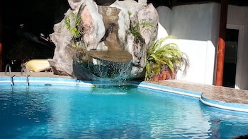 La Delphina B&B Bar And Grill Hotel