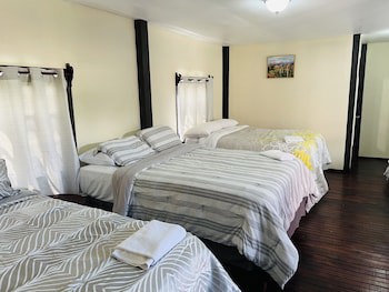 La Delphina B&B Bar And Grill Hotel