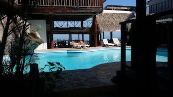 La Delphina B&B Bar And Grill Hotel