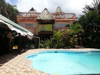 La Delphina B&B Bar And Grill Hotel