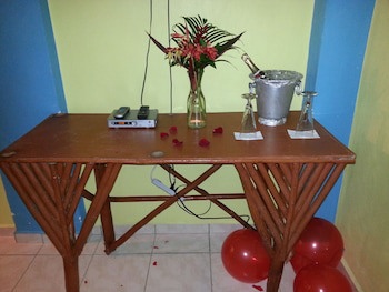 La Delphina B&B Bar And Grill Hotel