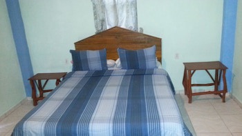 La Delphina B&B Bar And Grill Hotel