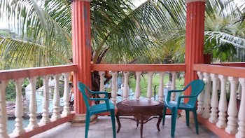 La Delphina B&B Bar And Grill Hotel