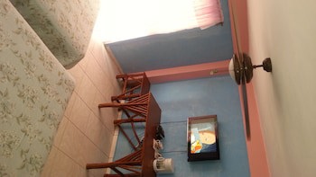 La Delphina B&B Bar And Grill Hotel
