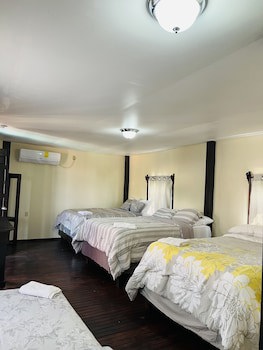 La Delphina B&B Bar And Grill Hotel