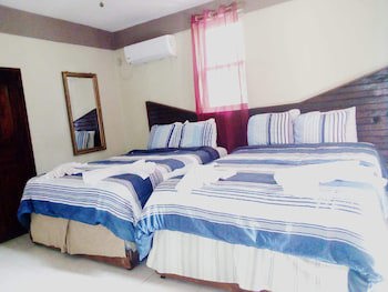 La Delphina B&B Bar And Grill Hotel