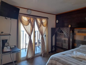 La Delphina B&B Bar And Grill Hotel